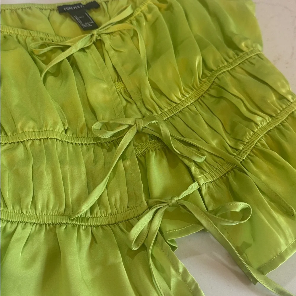 Green Ruffled Women's Top - Picture 2 of 3